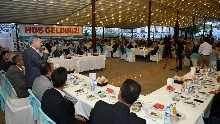 Başkan Çınar iftarda mahalle muhtarlarını ağırladı
