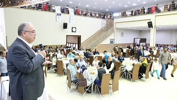 Başkan Kutlu, belediye personeliyle iftar açtı
