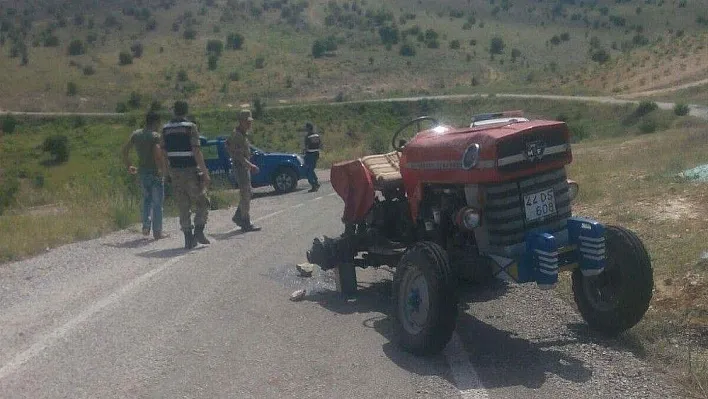 Devrilen traktörün altında kalan sürücü yaralandı
