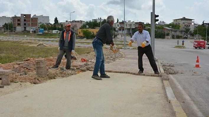 Yeni Mahallede kaldırım çalışması
