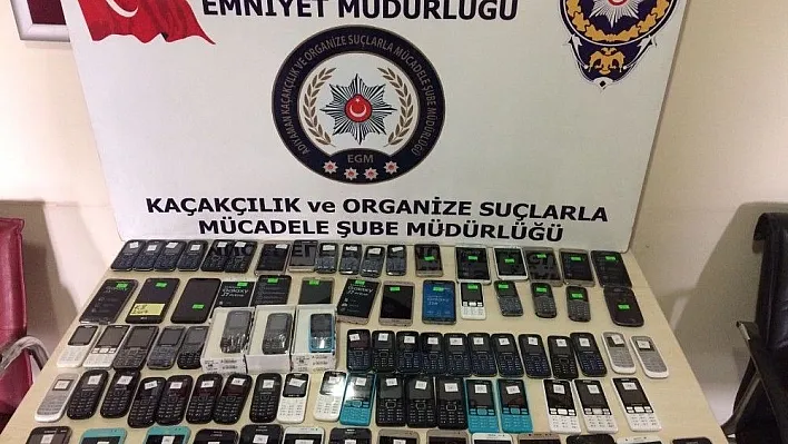 Polis 10 işyerinde kaçak cep telefonu ele geçirdi
