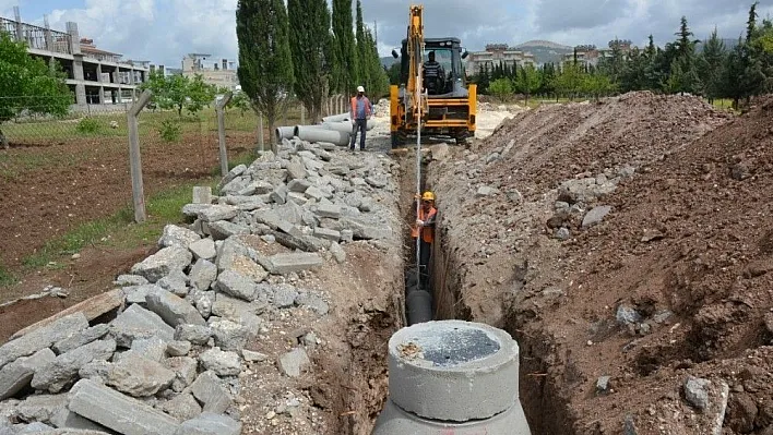 İmara yeni açılan yerlere altyapı hattı döşeniyor
