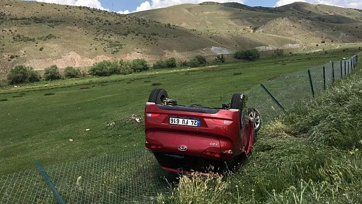 Erzincan'da şarampole devrilen araçtaki 1'bebek 3 kişi yaralandı
