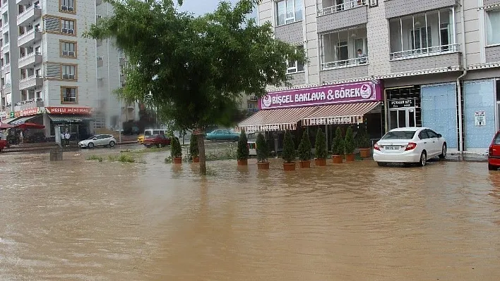 Şiddetli yağış hasara yol açtı
