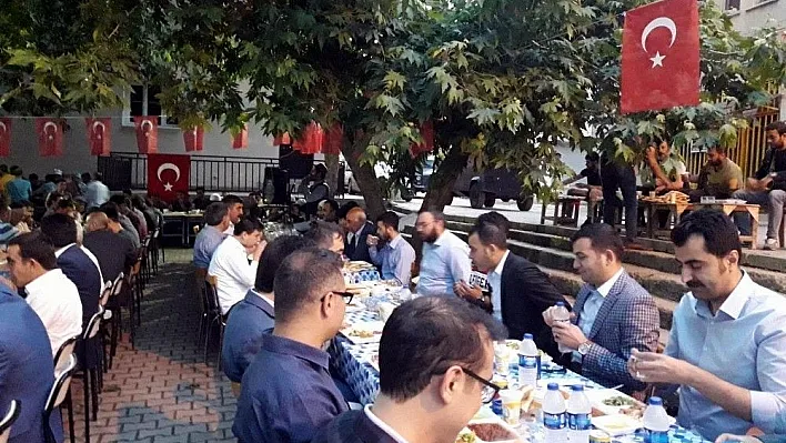 Hazro'da vatandaşlar kardeşlik sofrasında buluştu
