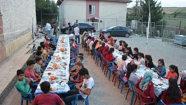 Öğrenciler iftar sofrasında bir araya geldi
