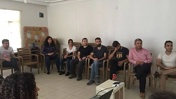 Gençlik Derneği Norveç'e göndereceği gençleri bilgilendirdi
