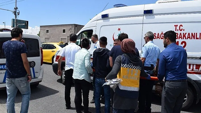 Kamyon otomobile çarptı: 1 yaralı
