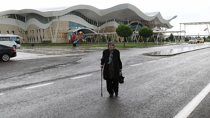 Oy kullanmak için geldi sandık bulamadı
