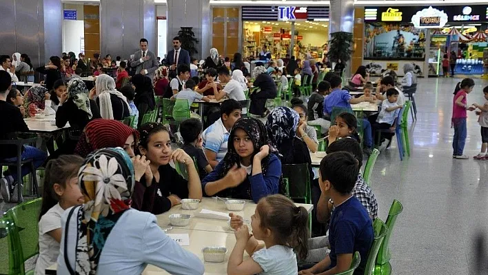 Surlu çocuklar iftarda buluştu
