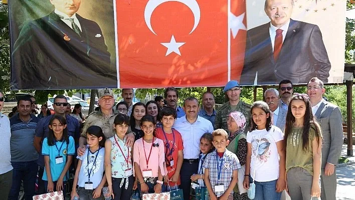 Tunceli'de en çok kitap okuyan öğrenciler ödüllendirildi
