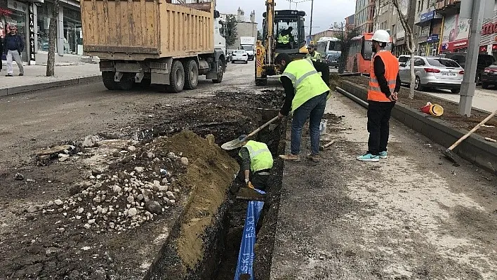 Büyükşehir içme suyu şebeke yenileme çalışmalarına devam ediyor
