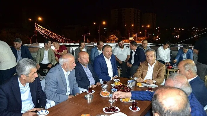 Eker, AK Parti adayı Atik'i ziyaret etti
