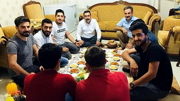 Gezer, kapı kapı dolaştı vatandaşların sorunlarını dinledi
