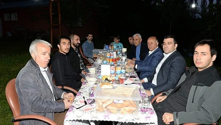 Vali Azizoğlu Şehit Aktepe'nin yakınlarıyla iftar sofrasında buluştu
