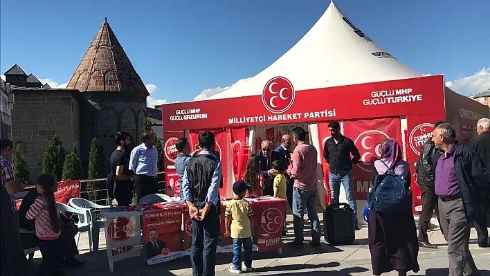 MHP standına büyük ilgi
