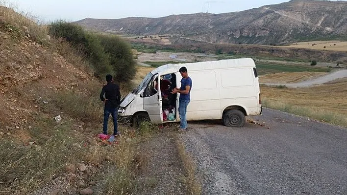 Minibüs takla attı: 1 ölü
