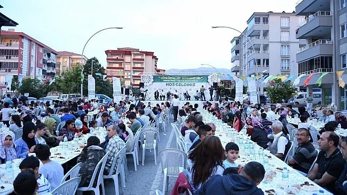 Yeşilyurt Belediyesi iftarda 6 bin kişiyi ağırladı
