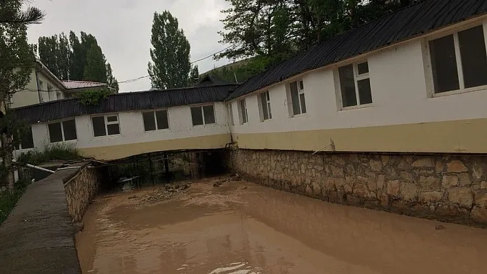 Sivas'ta dolu hasara yol açtı
