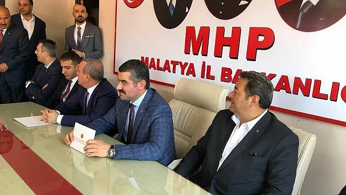 MHP'de coşkulu bayramlaşma
