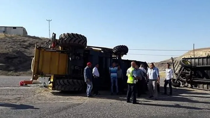 Adıyaman'da biçerdöver devrildi
