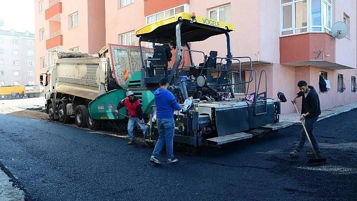 Başkan Bulutlar, asfalt çalışmalarını yerinde inceledi
