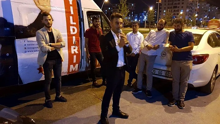 Bağımsız milletvekili adayı Özkan'ın seçim minibüsü ile girmediği sokak kalmadı
