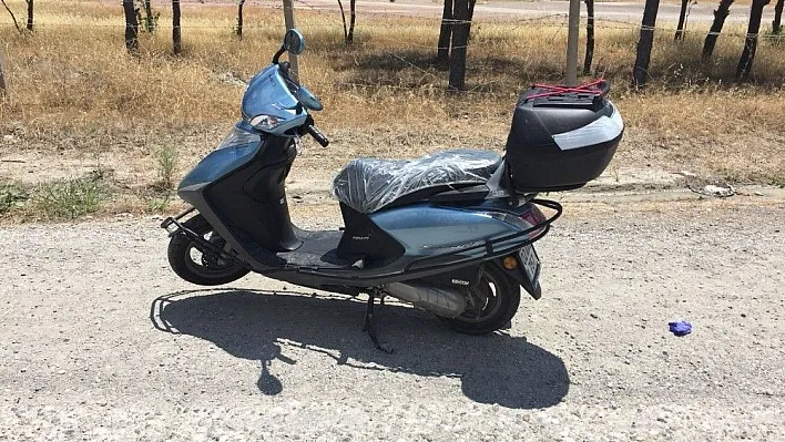 Çukura giren motosiklet devrildi: 2 Yaralı
