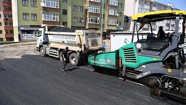 Yakutiye, Şükrüpaşa'yı asfaltlıyor
