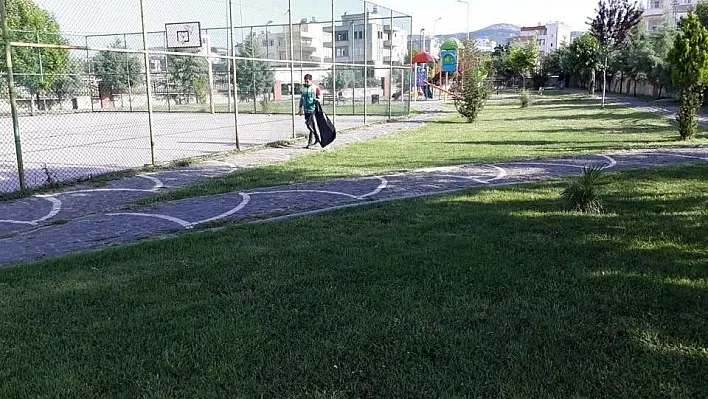 Parklarda bakım çalışması yapılıyor
