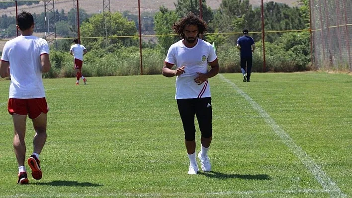 Sadık Çiftpınar yuvada kaldı
