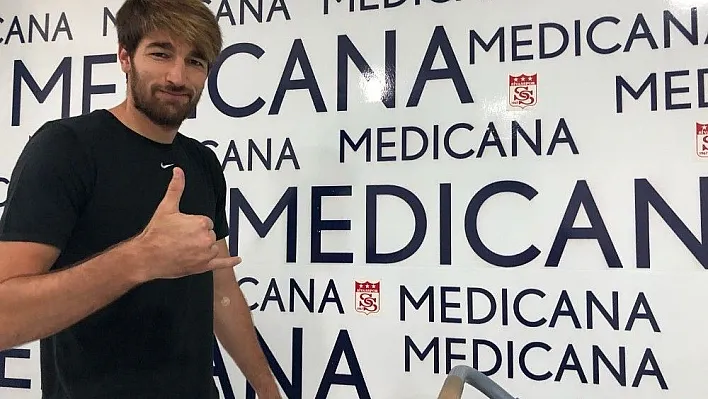 Sivasspor'da kaleci Tolgahan sağlık kontrolünden geçti
