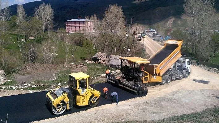 Büyükşehir kırsalda dağ-taş demeden yol yapıyor
