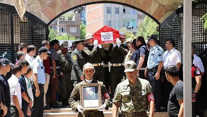 Kahramanmaraş şehidini uğurladı
