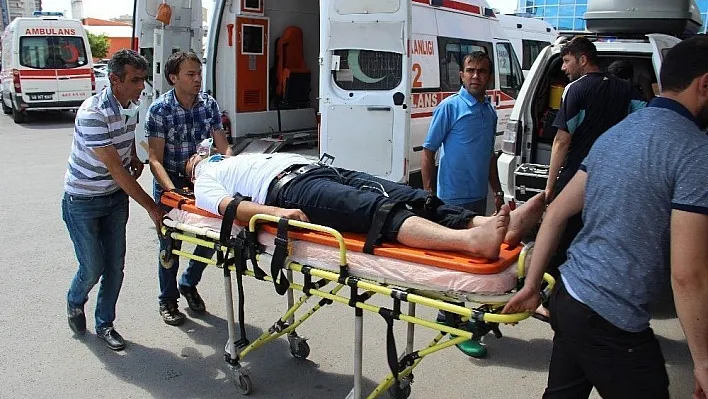 Yanan araçtan çıkamadılar: 5 ölü