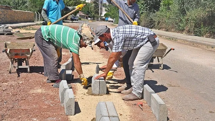 Gölbaşı ilçesinde kaldırım ve parke çalışmaları devam ediyor
