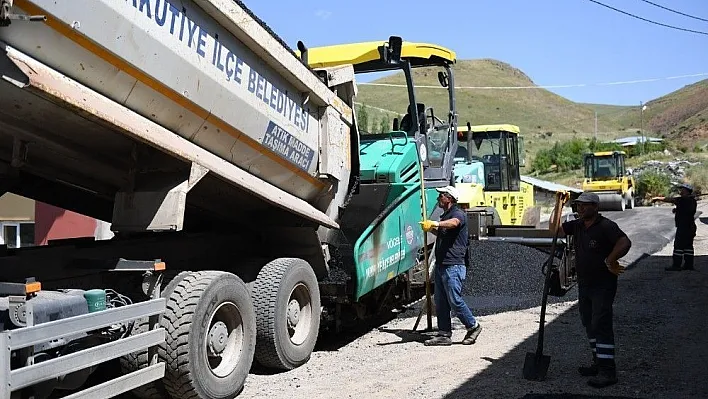 Yeşildere köyü de asfaltlanıyor
