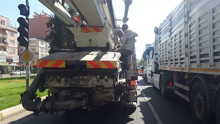 Beton mikserinde tehlikeli yolculuk
