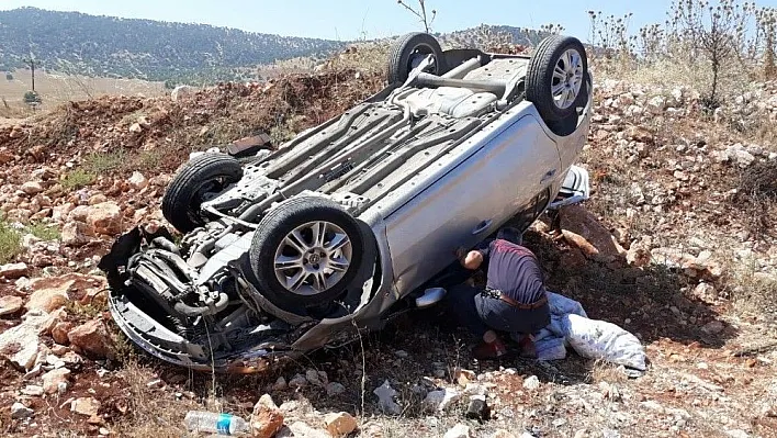 Mıcıra kapılan otomobil takla attı: 1 yaralı

