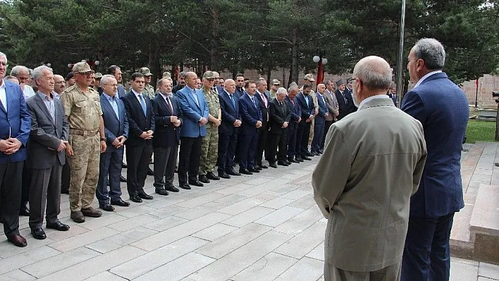 15 Temmuz şehitleri Kars Kapı Şehitliği'nde anıldı
