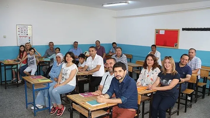 Oltu Lisesi 93 mezunları Oltu'da buluştu
