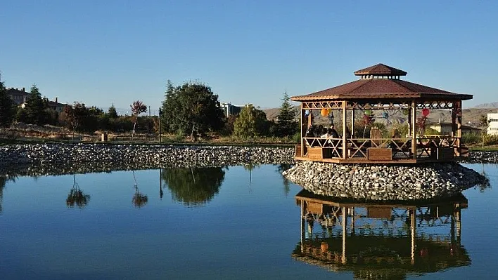 Üniversitenin saklı incisi Arboretum Park Göleti
