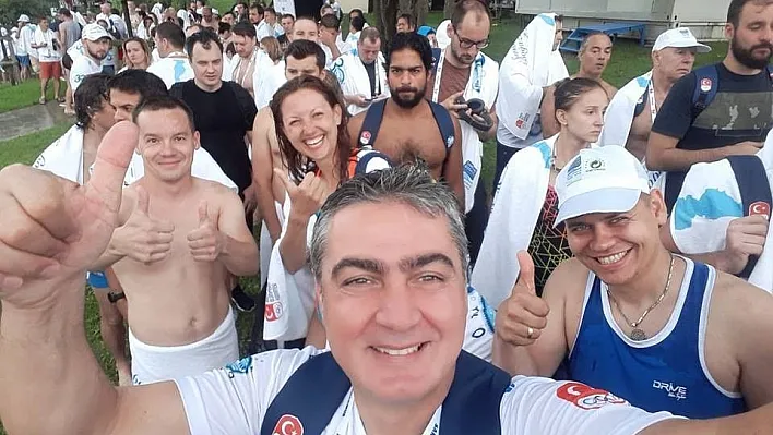 Aksoy, Boğaziçi kıtalararası yüzme yarışmasında dereceye girdi

