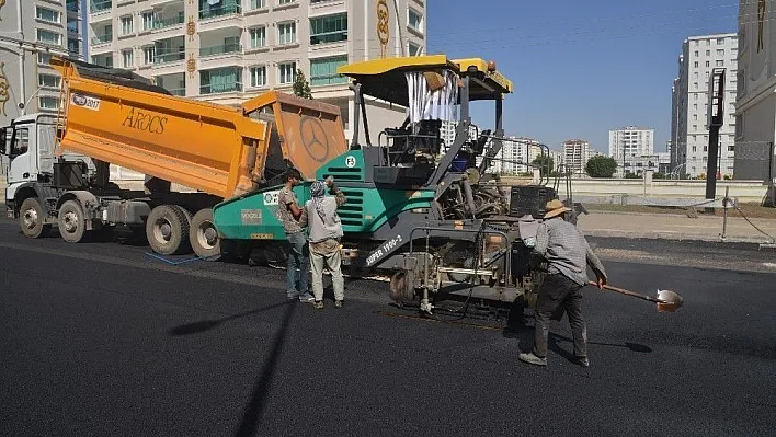 Büyükşehir caddelere 200 bin ton asfalt serdi
