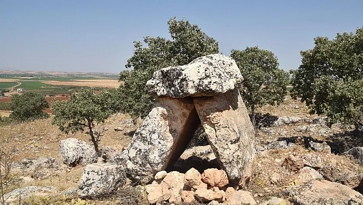 Besni'de dolmen mezarları bulundu
