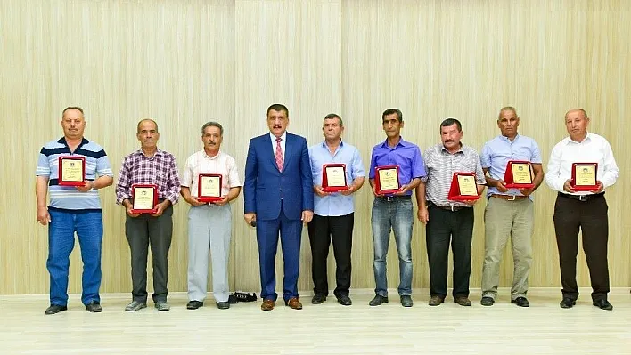 Emekli personele plaket takdimi yapıldı
