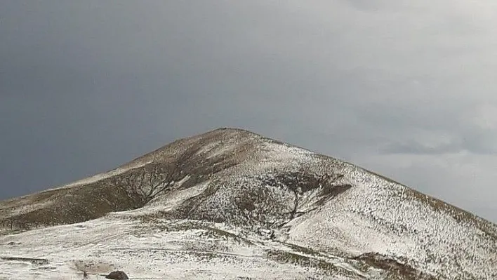 Erzurum'un yüksek kesimleri beyaza büründü
