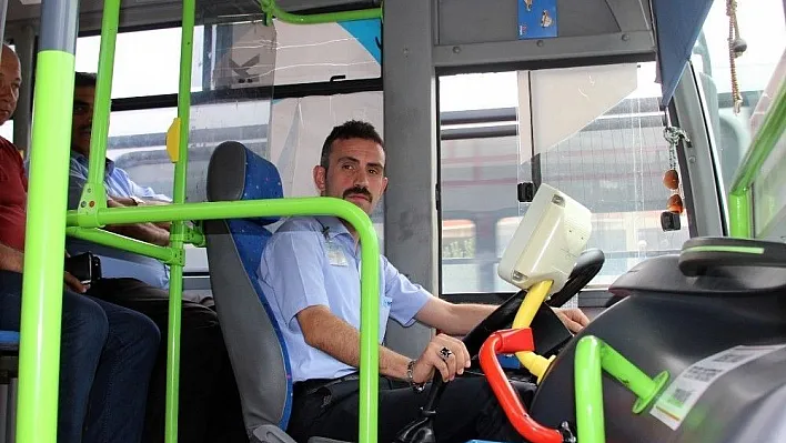 Erzincan'da otobüs şoförü yolcuyu hayata döndürdü
