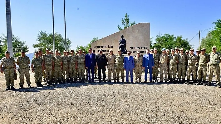 Vali Güzeloğlu Lice'deki üs bölgelerinde incelemelerde bulundu
