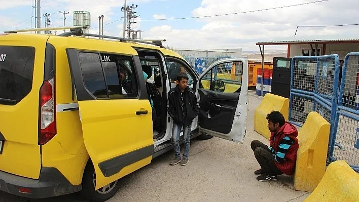 Taksiden kaçak göçmen çıktı
